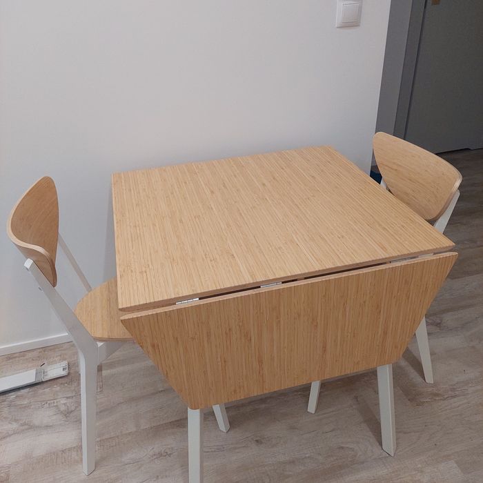 Stół rozkładany z krzesłami