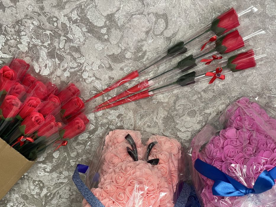 Ведмедики з троянд. Мишки из роз. Сувенірний ведмедик. Подарунок.