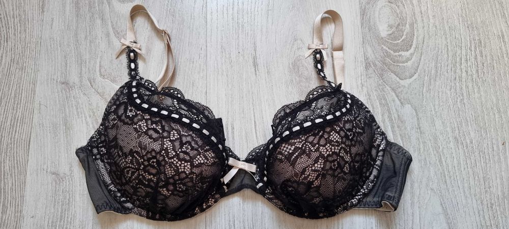 Бюст от Ann Summers