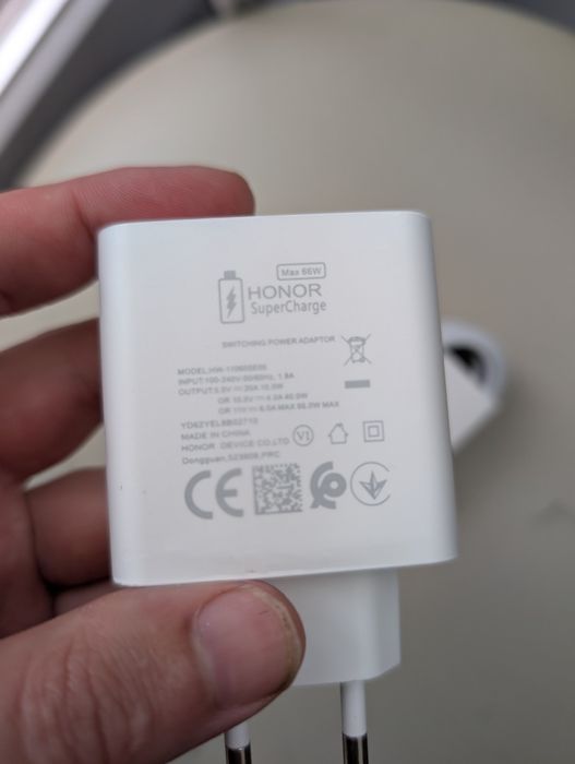 Продам Швидкісний зарядний пристрій Honor 66W EU SuperCharge.