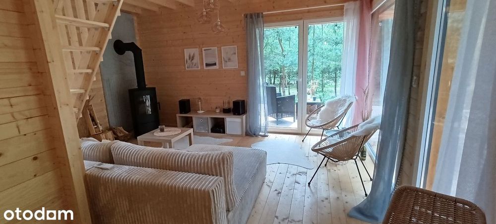 Dom drewniany całoroczny w lesie nad rzeką Wkrą