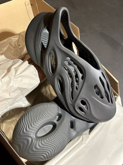 Yeezy Foam Runner Carbon EU 43 UK 9
