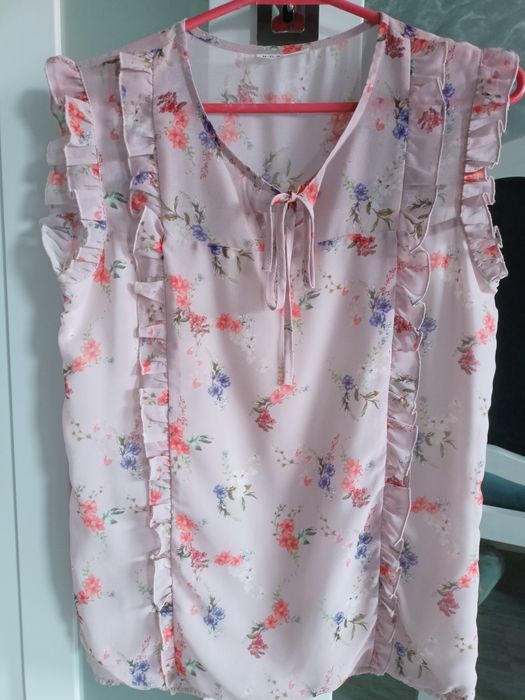 34 36 XS S pudrowy róż pudrowa pastelowa bluzka kwiatki falbanki