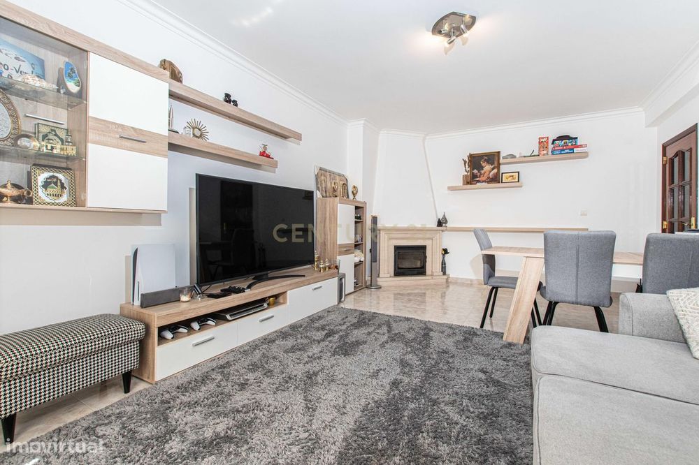 Apartamento T2 com Varanda no Cacém