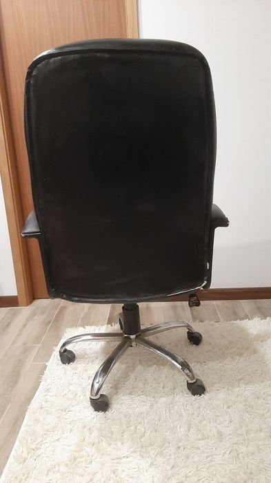 Cadeira escritório giratória com rodas
