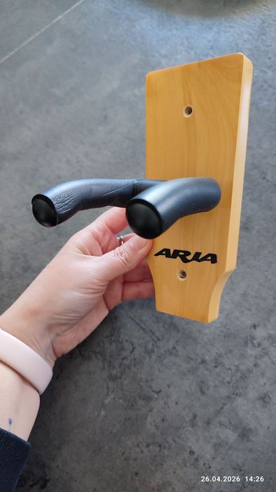 Uchwyt wieszak gitarowy Aria