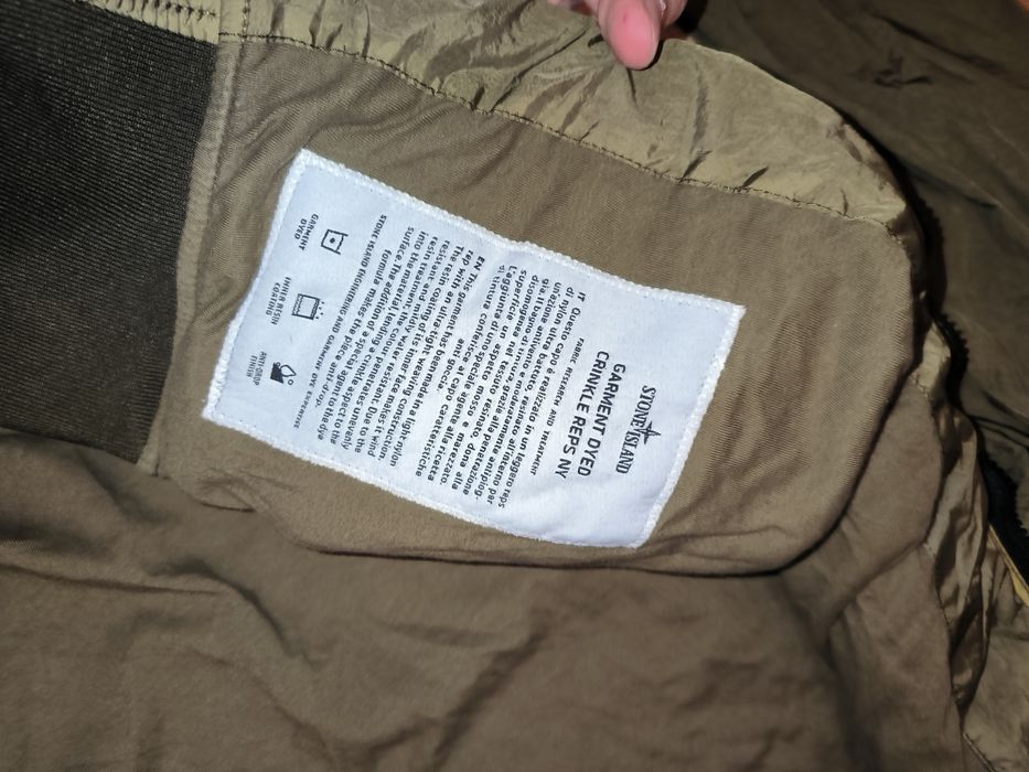 Куртка Stone island оригинал новое состояние нейлоновая очень круто смотриться на теле розмiр м дивіться заміри в описі