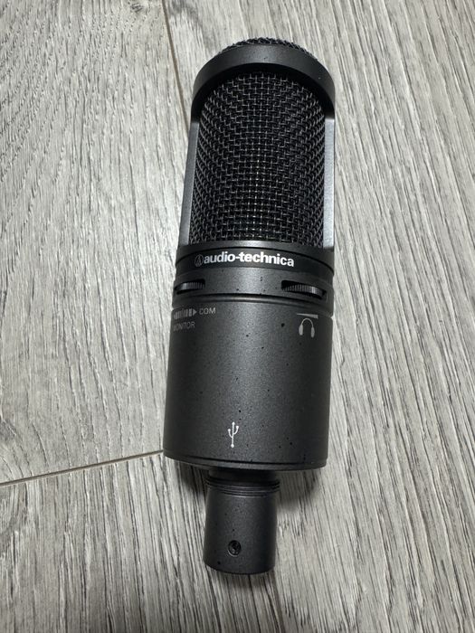 Студійний мікрофон Audio-Technica AT2020