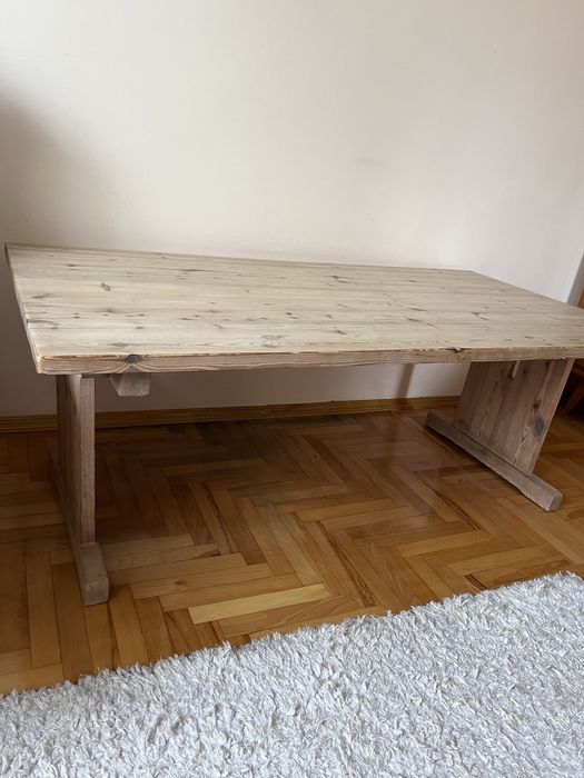 Стіл деревʼяний