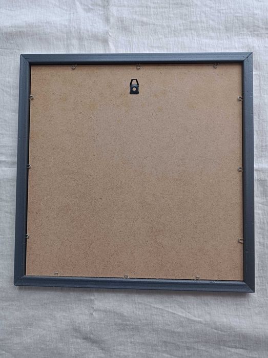 Quadro prateado com motivo floral