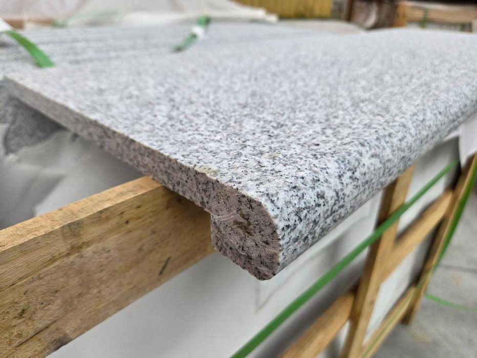 GRANIT Schody granitowe BULLNOSE stopień kamienny szary