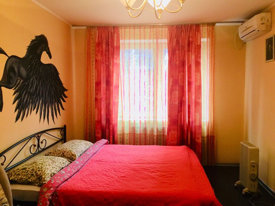 Квартира Посуточно жд вокзал( 2 мин), клиника Очі, Ультрамарин, МВД