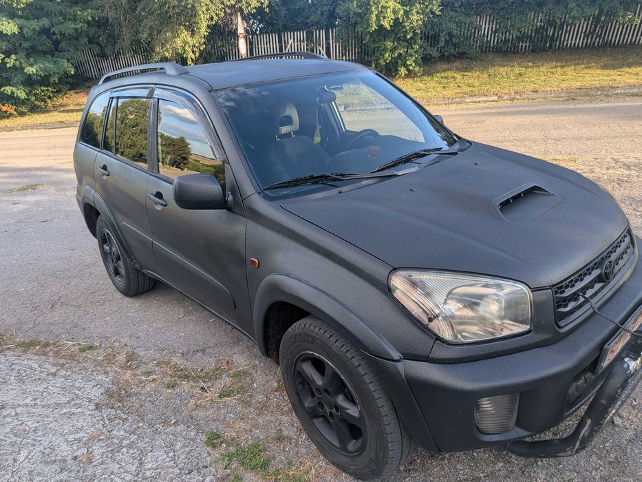 Машина toyota rav4