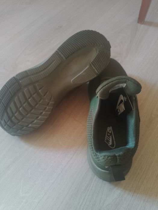 Продам кроссовки