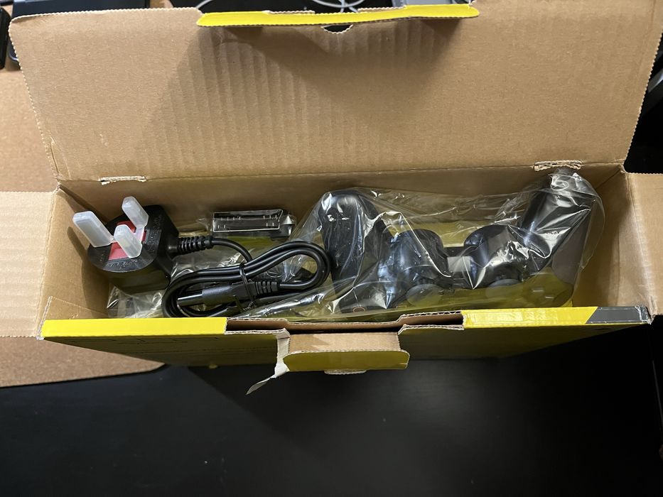 Sony Playstation 2 Slim PS 2 BOX jak nowy, stan kolekcjonerski.