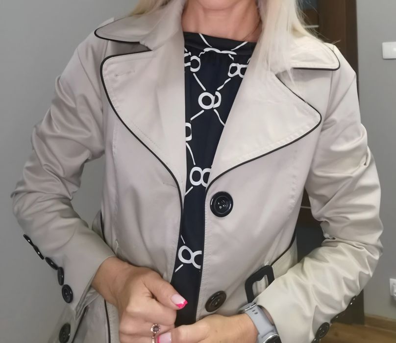 Płaszczyk damski wiosenny z paskiem