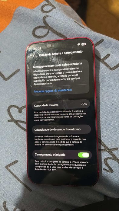 iPhone 14 com capas e películas