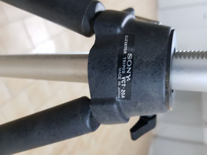 Tripé SONY com elevador para fotografia ou video