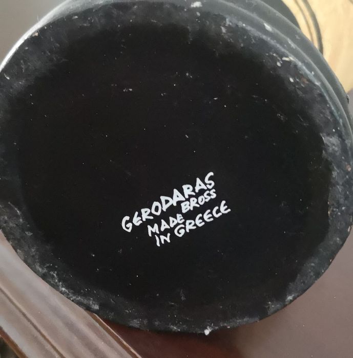 Jarrão com motivos gregos.