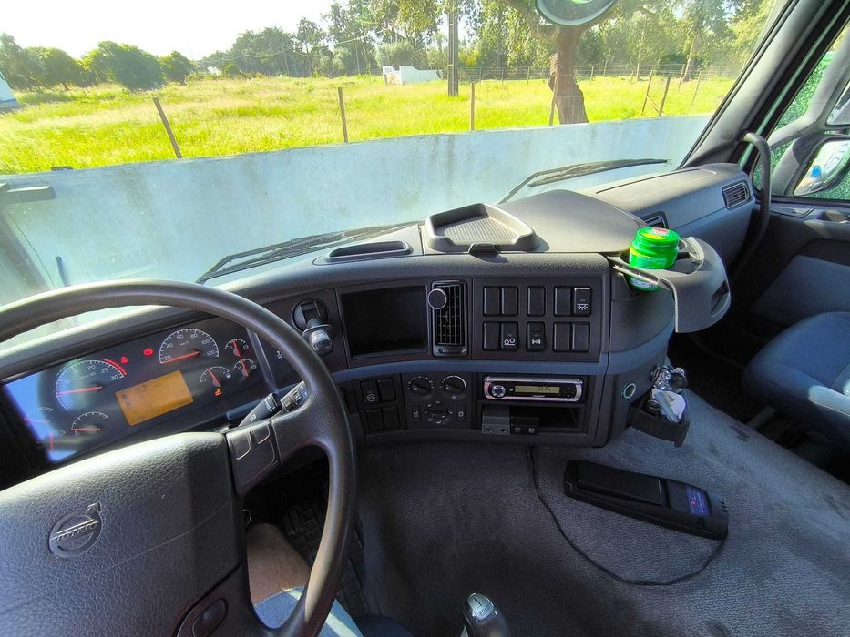 Camião 26T ampliroll grua volvo fm340 125mKms 2007 caixa auto