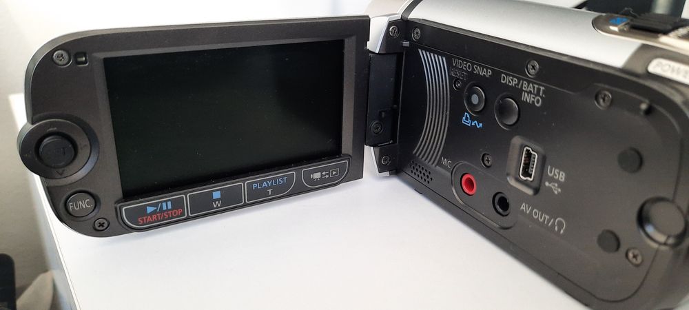 Камера Canon Legria FS200