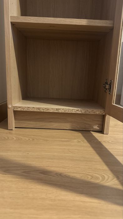 Estante IKEA BILLY com portas de vidro – Efeito Carvalho