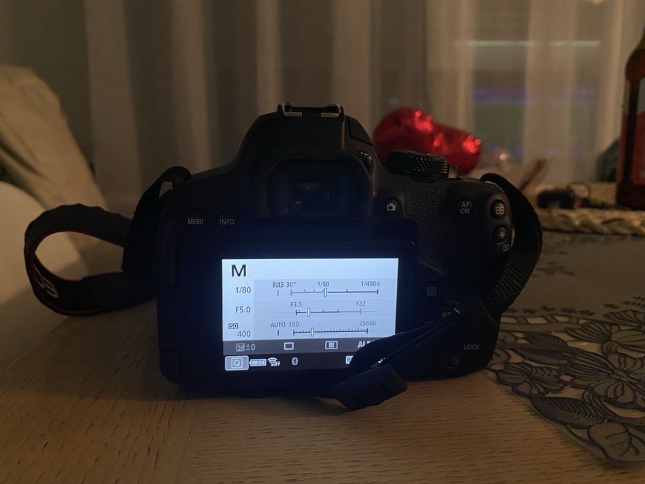 Canon 850 D + dodatkowо  gwarancja 3 lata