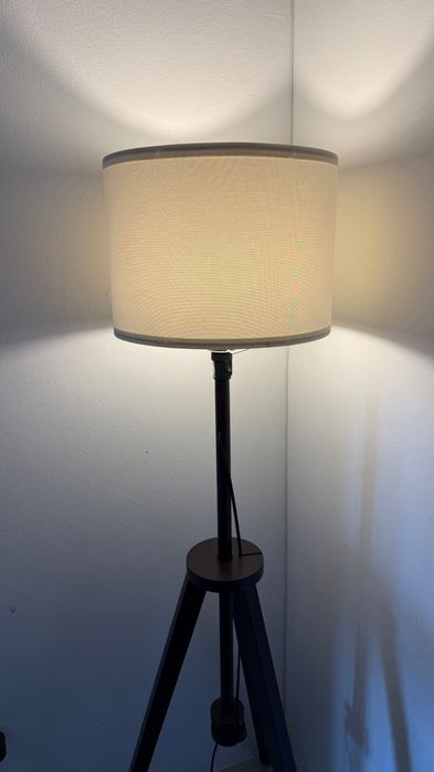 Candeeiro de Pé IKEA LAUTERS Preto – Abajur em Tecido