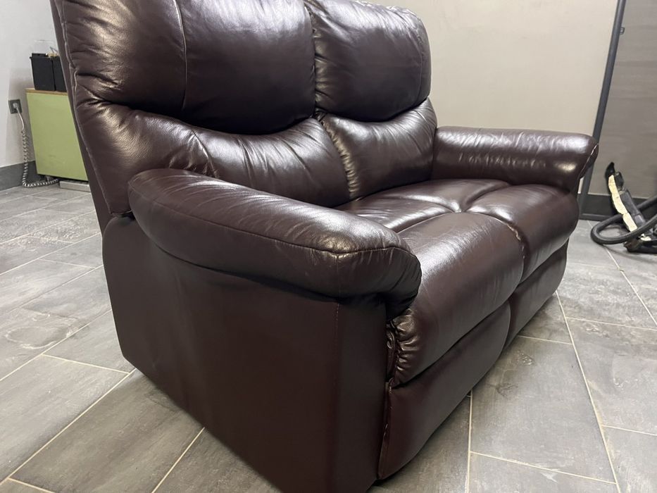 Роскошный кожаный диван из Европы.