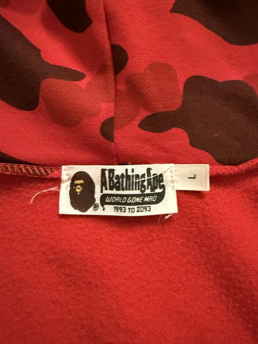 Czerwona bluza bape