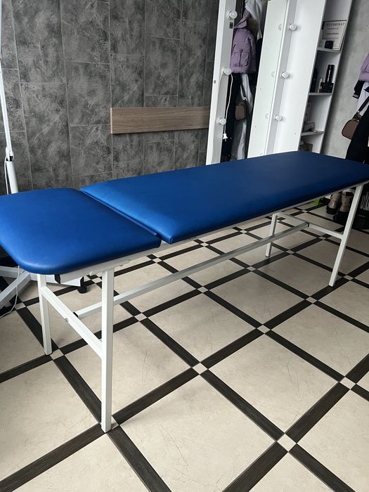 Косметологічна кушетка