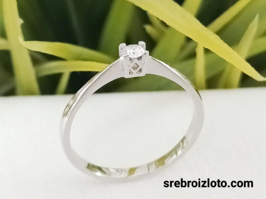 Pierścionek zaręczynowy z brylantem