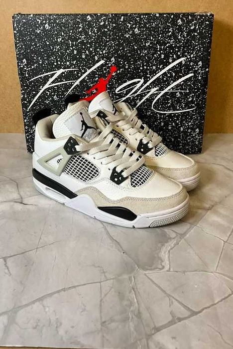 Jordan 4 Retro Military Black R.42