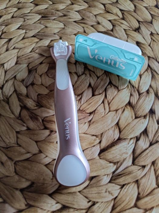 Golarka Gillette Venus Deluxe Smooth Sensitive