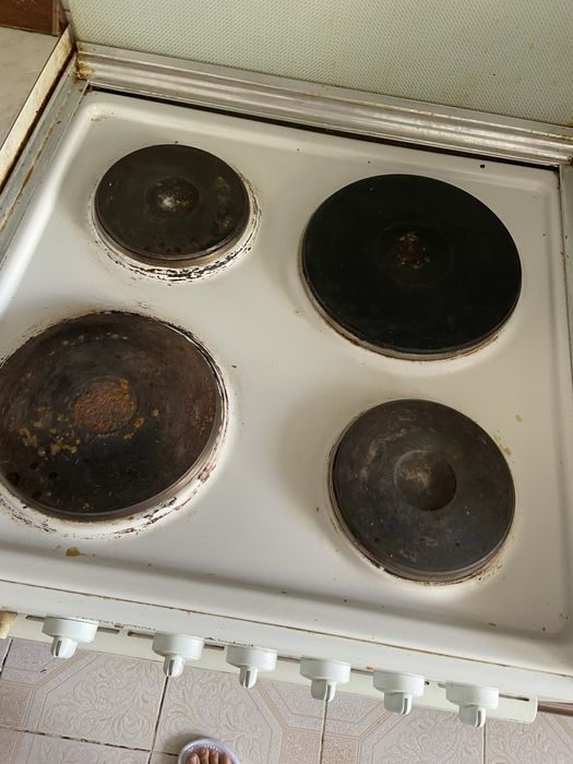 Продам электроплиту indesit дешево