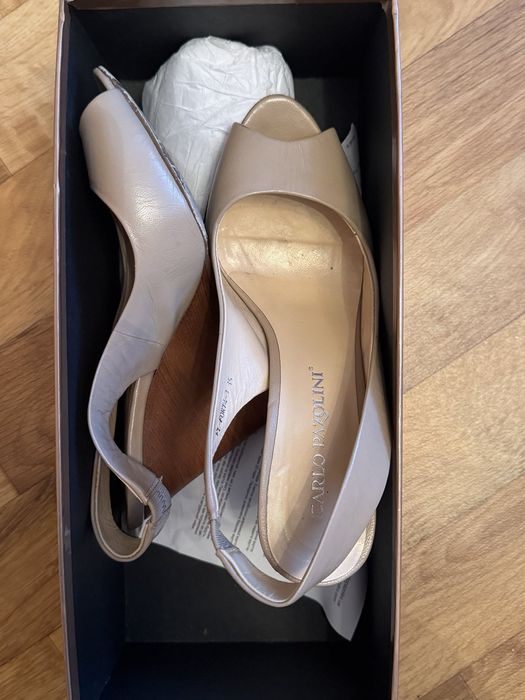 Продам босоножки Carlo  Pazolini