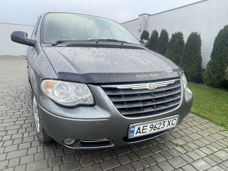 Не битий не фарбований. Газ бензин. Все по ходовій поміняно. Диски колодки стойки та багато іншого. Уся ходова зроблена. Та по кузову все ідеально. Чисте доглянуте  авто. Сірого кольору. Два комплекта резини.