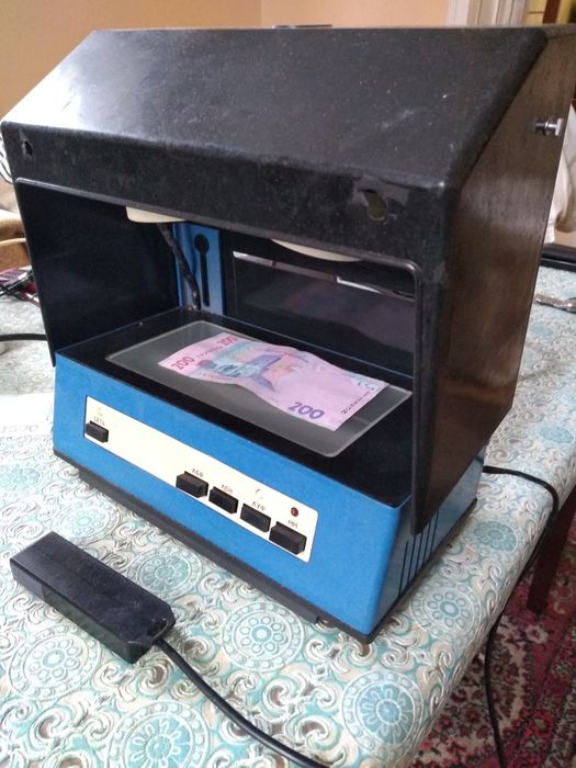 Машинка для перевірки купюр в уф променях