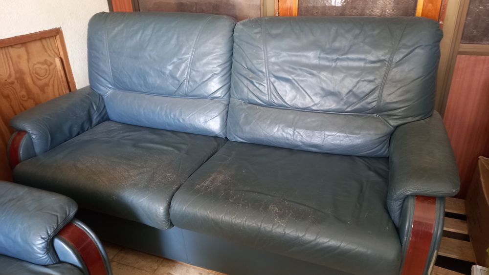 Vendo sofá em pele genuína