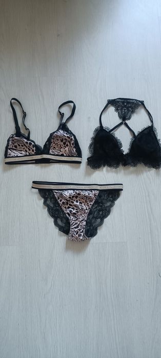 Гарний комплект  спідньої білизни