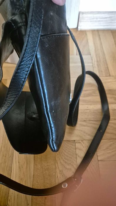 Torebka skórzana czarna na ramię mała