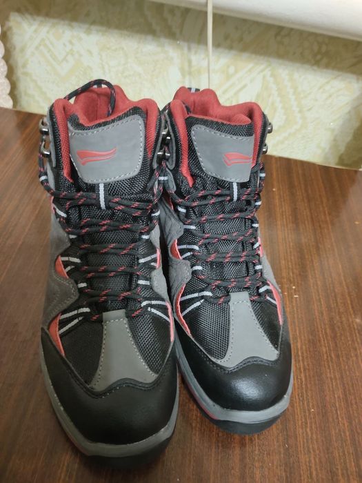 Трекенгові черевики