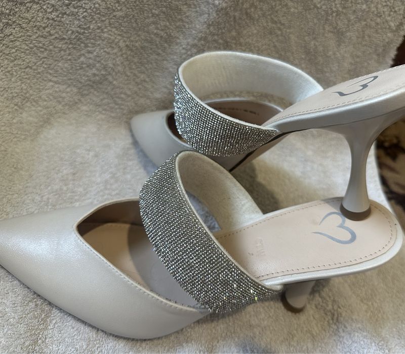 Нарядні босоніжки