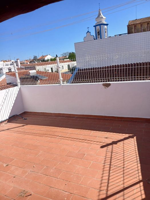 Vende-se casa renovada