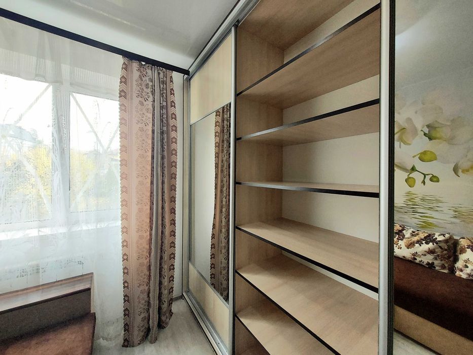 метро Дорогожичі,вул.Рилеева 25. Подільский район.