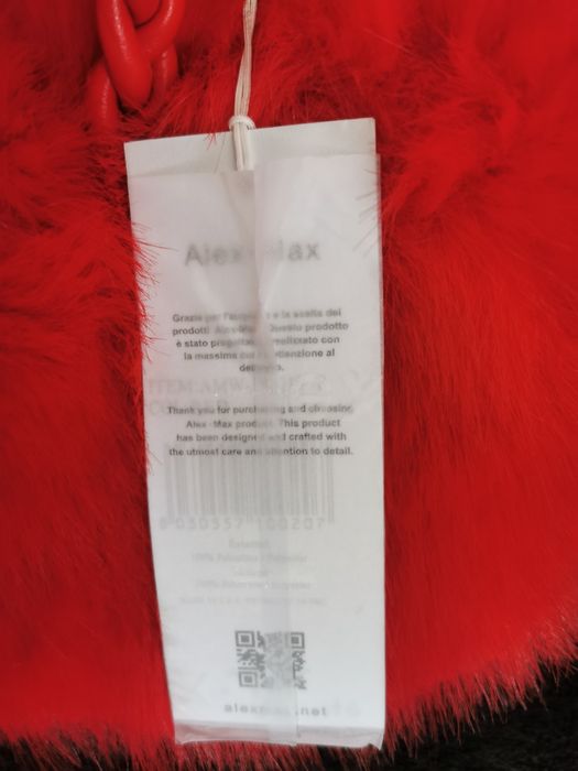 Piękna czerwona futrzana torebka kuferek na łańcuszku