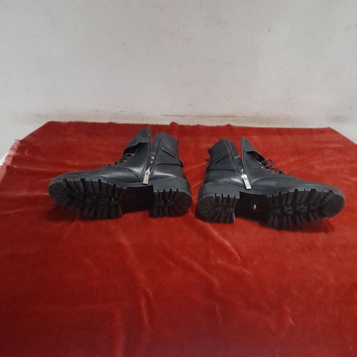 Vendo botas em cabedal para homam pretas n.41