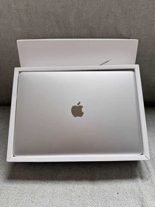 MacBook Pro 13” Touchbar446402874248407041
