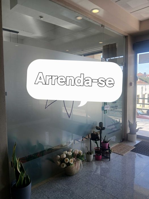 Arrendam- se lojas em Vialonga