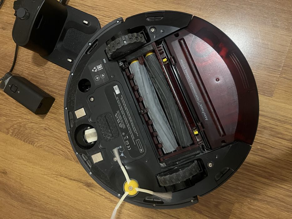 Робот -пилосос для сухого прибирання iRobot Roomba